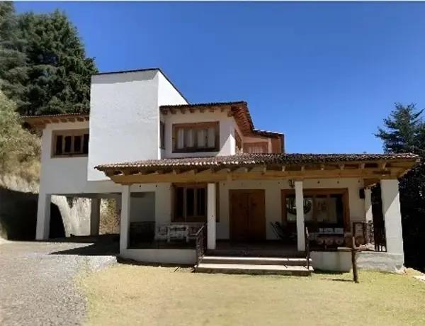 Casa en Ejecución Hipotecaria en Huixquilucan con Jardín y Amplios Espacios LAAB1
