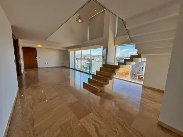 HERMOSO PENTHOUSE DE 2 PISOS EN LOMAS DE ANGELÓPOLIS