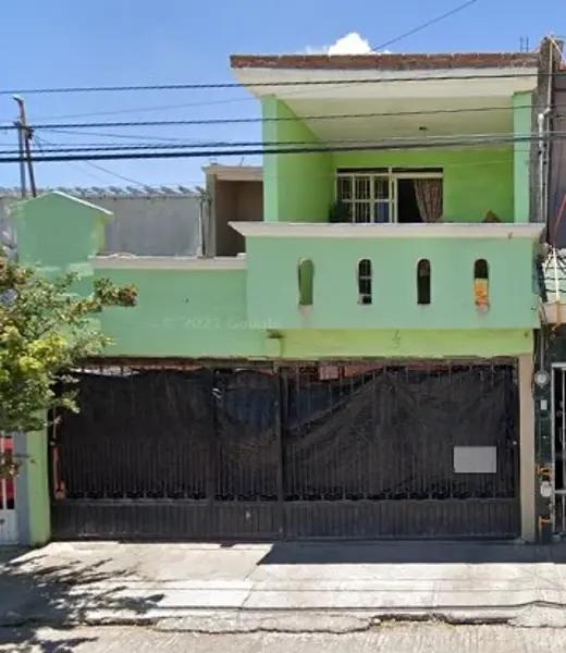 Venta de casa en colonia Versalles 2da Sección  en Aguascalientes