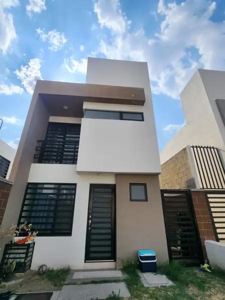 CASA EN JARDINES DE VERSALLES EN VENTA