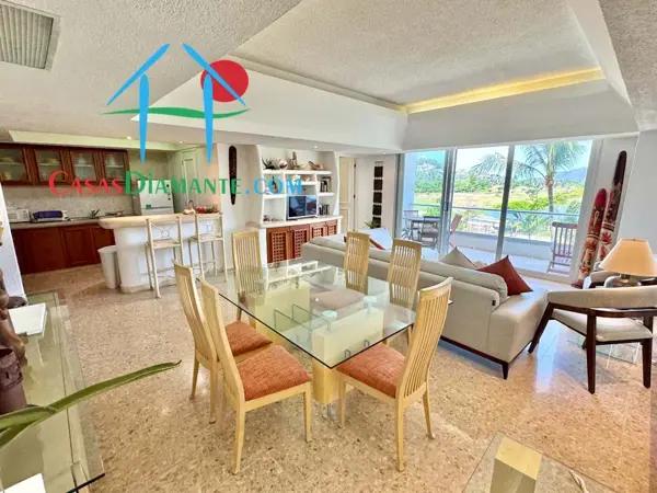 Departamento con 3 recámaras y terraza con vista al campo de golf Departamento con 3 recámaras y terraza con vista al campo de golf