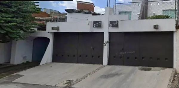Venta de Casa  en Lomas de Santa María, Morelia - Excelente Ubicación y Amplias Comodidades