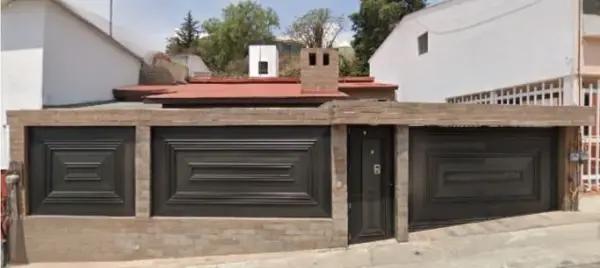 Oportunidad en Remate: Casa en Lomas Verdes con Amplio Jardín LAAB1