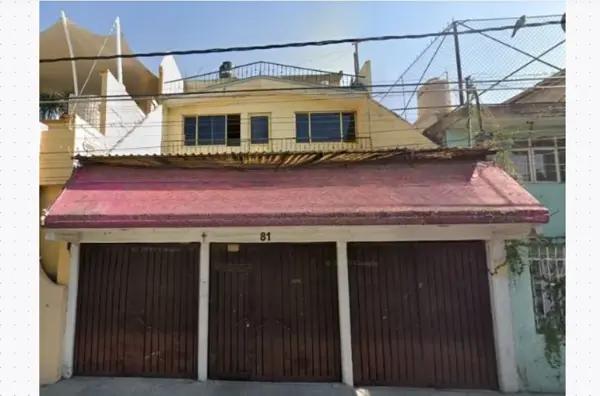 Remate Bancario: Casa en Nezahualcóyotl, Zona Norte LAAB1