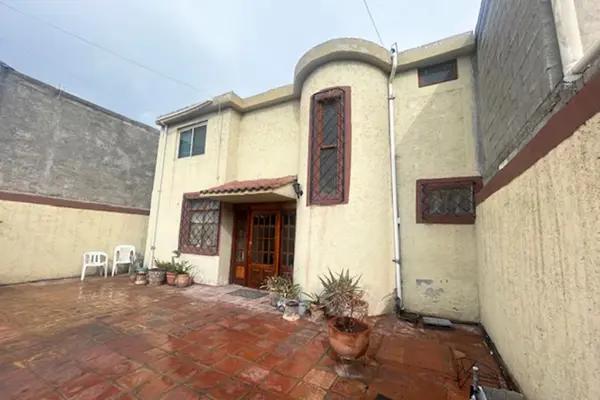Oportunidad Casa amplia en VENTA por Blvd. Sarmiento
