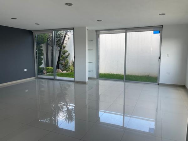 Amplia casa en renta en Lomas de Angelópolis zona azul