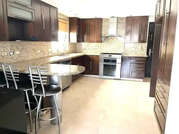 CASA EN VENTA, PRIVANZAS