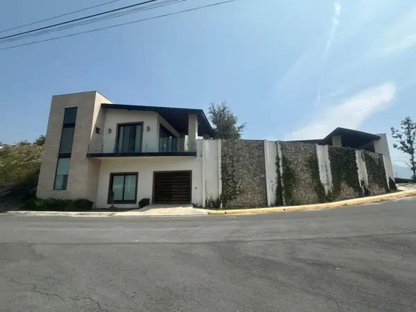 CASA EN VENTA, BOSQUES DE LOS ENCINOS - CARRETERA NACIONAL