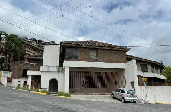 CASA EN VENTA, LOMAS DEL ROSARIO
