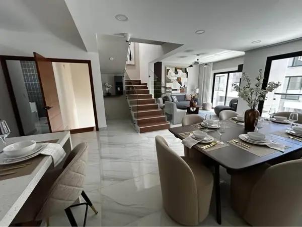 SE VENDEN AMPLIAS Y MODERNAS CASAS CENTRICAMENTE UBICADAS EN LAS PLAZAS. SE VENDEN AMPLIAS Y MODERNAS CASAS CENTRICAMENTE UBICADAS EN LAS PLAZAS.
