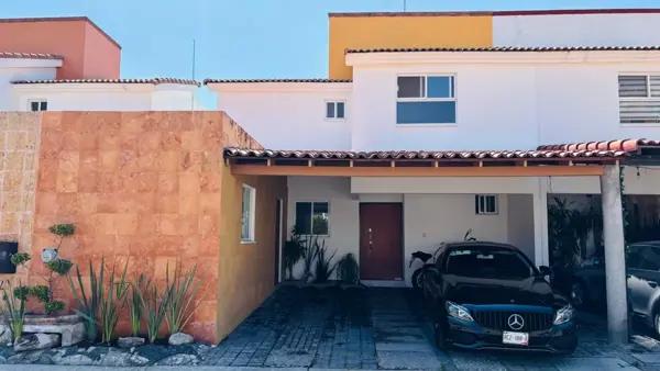 Casa en Venta en fraccionamiento con alberca cerca de la anahuac, tec , ibero.