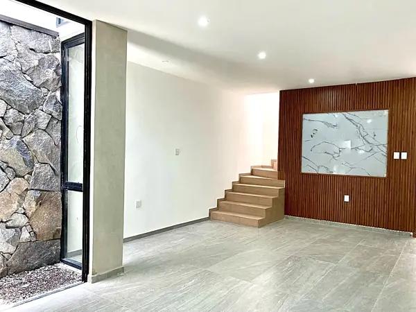 Casa en venta, 3 recámaras, 1 en planta baja, cocina integral, bi cochera Boca del Río, Veracruz