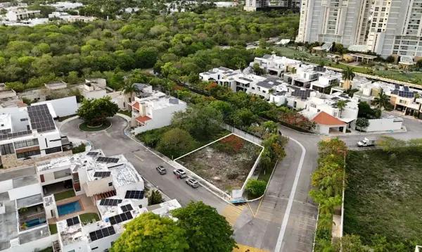TERRENO DENTRO DE PRIVADA EN ALTABRISA, MÉRIDA