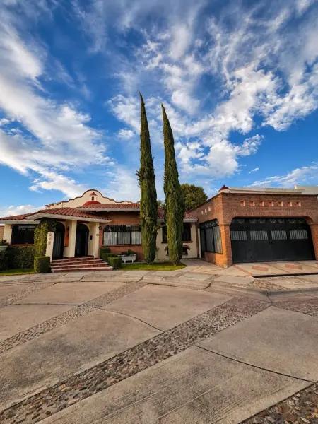 Residencia Estilo Mexicano-Rústico en Venta | Privada Misión San José