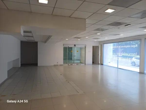 INVERSIÓN ESTRATÉGICA CON GRAN POTENCIAL COMERCIAL INVERSIÓN ESTRATÉGICA CON GRAN POTENCIAL COMERCIAL