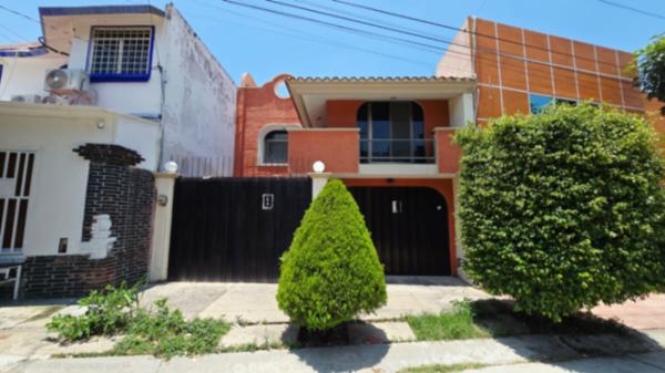 CASA EN VENTA, RESIDENCIAL LA HACIENDA, TUXTLA GUTIERREZ, CHIAPAS CASA EN VENTA, RESIDENCIAL LA HACIENDA, TUXTLA GUTIERREZ, CHIAPAS