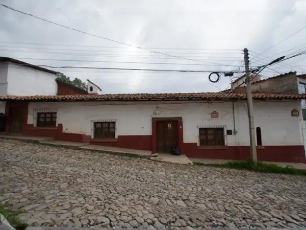 CASA EN VENTA EN EL CENTRO DE TAPALPA, JALISCO