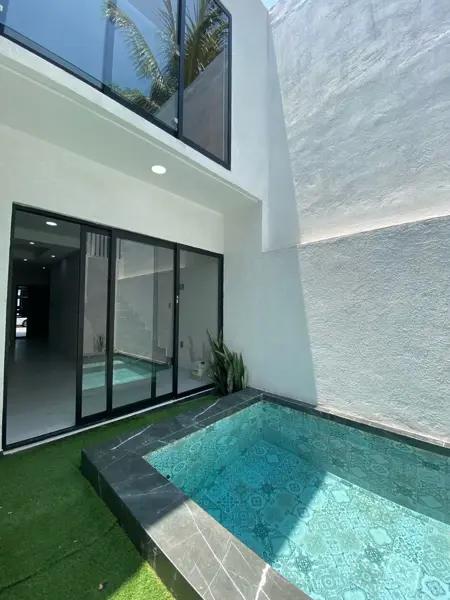 Casa nueva lado sombra, 2 niveles, 3 recamaras, cocina integral, alberca. Boca del Rio Ver.