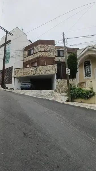CASA EN VENTA CUMBRES 5o. SEC.