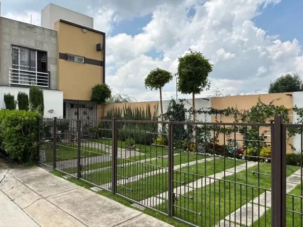 Casa en Venta Toluca, Fracc. Misiones, Esquina y Excedente Terreno
