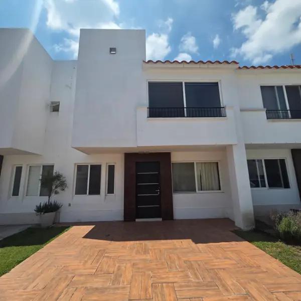 CASA EN RENTA PUERTA DE PIEDRA CELAYA.
