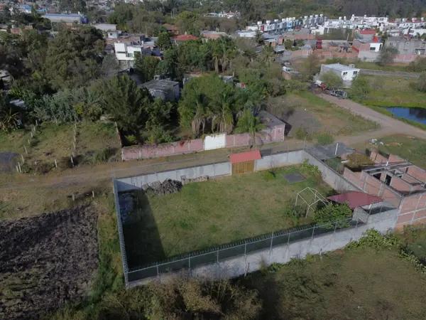 Se vende terreno de 32x20 m, escriturado en San Isidro Itzícuaro, totalmente bardeado