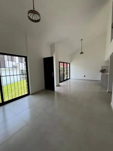 Vendo hermosa casa recién remodelada en exclusivo condominio de solo 6 casas Vendo hermosa casa recién remodelada en exclusivo condominio de solo 6 casas
