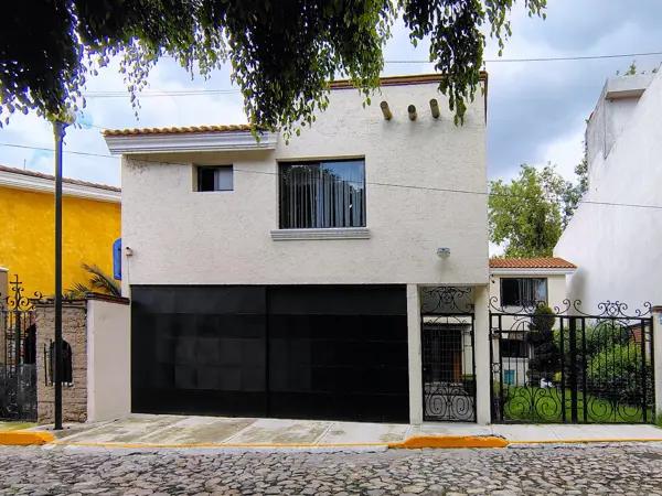CASA EN VENTA EN SAN ANDRÉS CHOLULA, RESIDENCIAL CAMPESTRE MORILLOTLA
3 recamaras, 4 baños completos