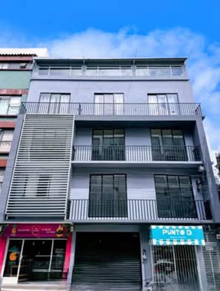 - En renta local 70 m2 en tercer piso ideal para entrenamiento o baile en calle Diego Leño.