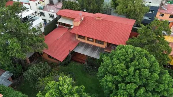 Casa con Gran Jardín y Uso de Suelo Flexible en Pedregal