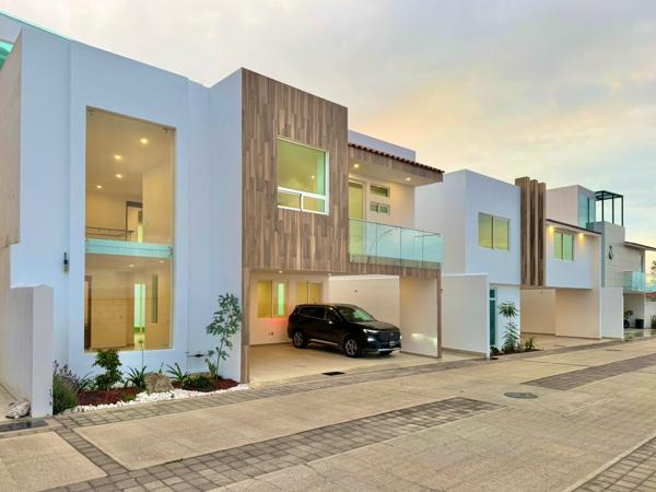 Casa en Venta en Metepec: Amplia Residencia en Comunidad Cerrada
