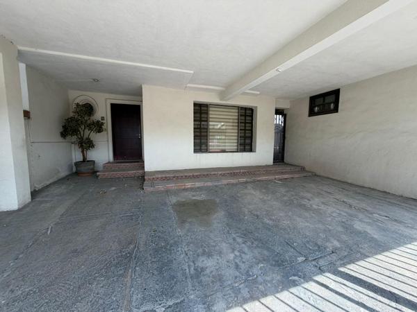 Casa independiente en Saltillo Centro, venta residencial con cocina equipada y patio Casa independiente en Saltillo Centro, venta residencial con cocina equipada y patio