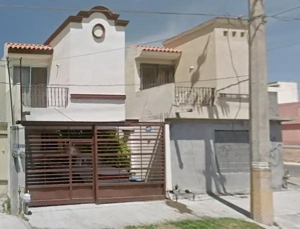 Venta de Casa en Balcones de Santa Rosa, Apodaca con Jardín y Cocina Integral Venta de Casa en Balcones de Santa Rosa, Apodaca con Jardín y Cocina Integral