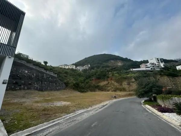 TERRENO EN VENTA LAGOS DEL VERGEL CARRETERA NACIONAL MONTERREY