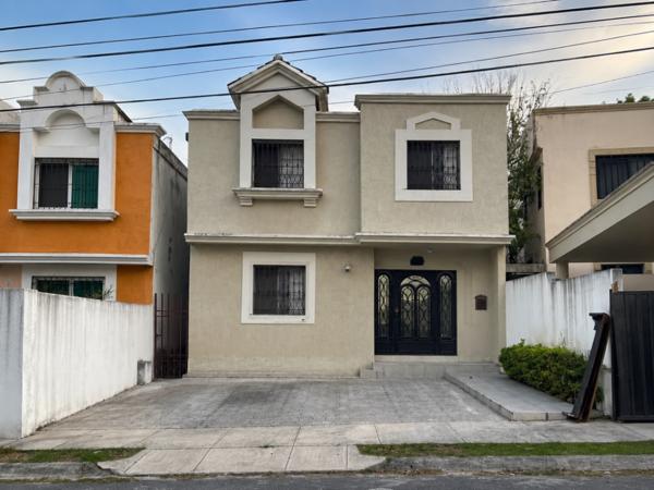 Casa en Venta en Lomas del Paseo en Monterrey Nuevo León