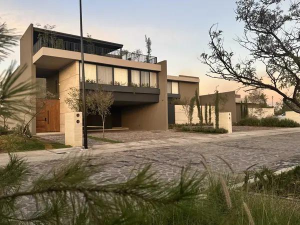 CASA LA CAMPIÑA DEL BOSQUE LEON NORTE VENTA
