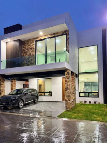 Casa en Venta en Metepec con Amplias Amenidades