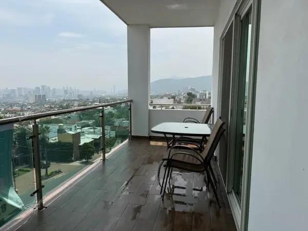 Depto. en Venta de 231 m2 Equipado, consta de 3 Recs. 3 Baños Cto. Servicio en Lomas del Valle,