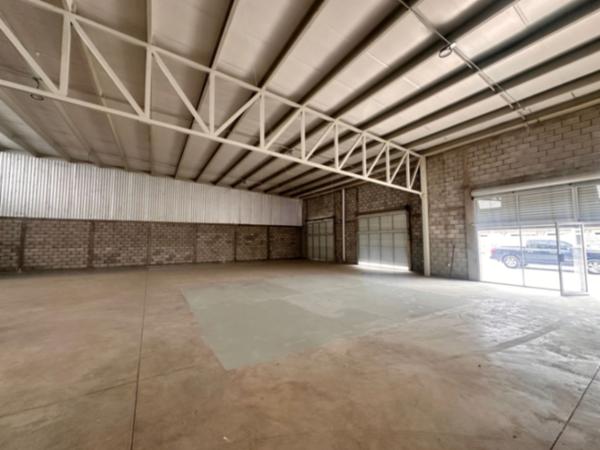 -•Local comercial en plaza ubicada en Col. Villa California•- -•Local comercial en plaza ubicada en Col. Villa California•-