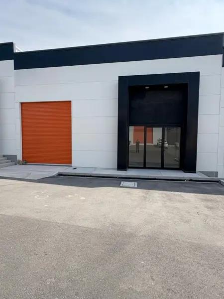 Bodega de  216m2 Uso Comercial, Empresarial o de Servicios, el Marqués