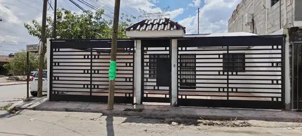 Casa en VENTA en Miravalle, Gómez Palacio, En Esquina con excelente ubicación.