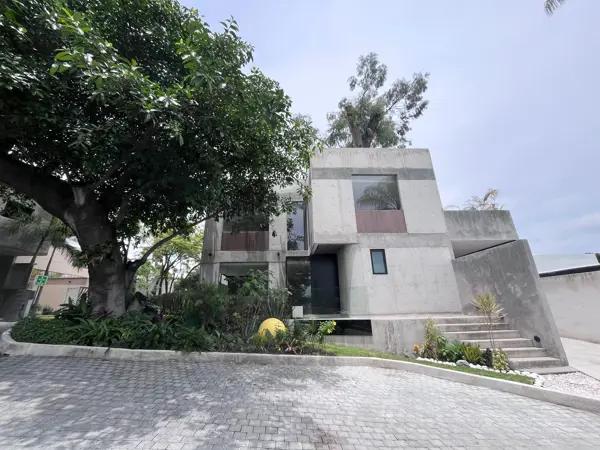 VENDO CASA CON OBRA ARQUITECTONICA, FUERA DE LO CONVENCIONAL EN EL CORAZON DE CUERNAVACA VENDO CASA CON OBRA ARQUITECTONICA, FUERA DE LO CONVENCIONAL EN EL CORAZON DE CUERNAVACA