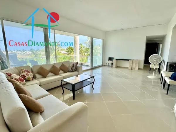 Depa con 4 recámaras y terraza con vista a las áreas comunes