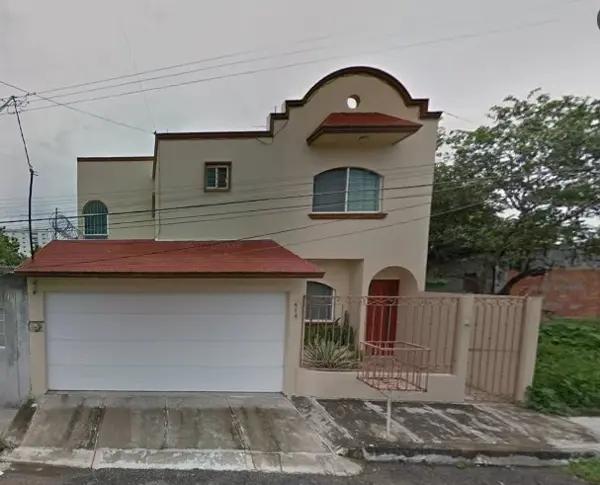 Venta de Casa en Boca del Río, Veracruz - Amplia y cómoda con 3 Recámaras y 2 Estacionamientos Venta de Casa en Boca del Río, Veracruz - Amplia y cómoda con 3 Recámaras y 2 Estacionamientos