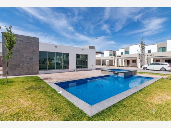 Casa en venta en Circuito Alpes –