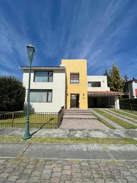 Casa en Venta en San Luis Mextepec, Zinacantepec - Amplia y Moderna