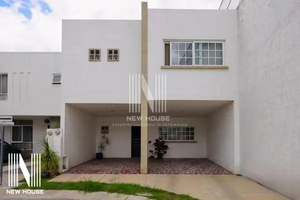 Casa en Venta - Esmeralda Residencial (3 Recámaras + Sala de TV + Cochera Techada) Casa en Venta - Esmeralda Residencial (3 Recámaras + Sala de TV + Cochera Techada)