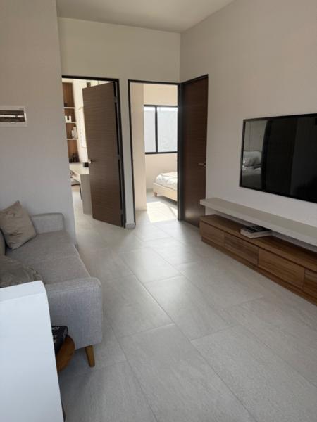 Casa en venta en fraccionamiento cerrado con salida a Blvd. Gustavo Díaz Ordaz, Ramos Arizpe, Coah.