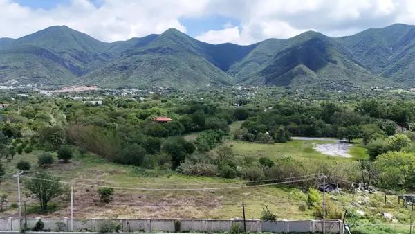TERRENO CON USO DE SUELO MIXTO EN VENTA A PIE DE LA CARRETERA NACIONAL MONTERREY