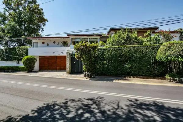 Casa Independiente en Jardines del Pedregal, Ciudad de México, a la venta por $19,100,000